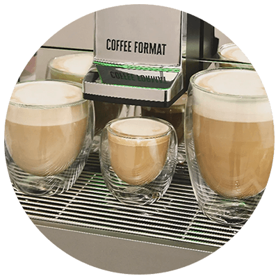 Kawy latte przygotowane w ekspresie Coffee Format